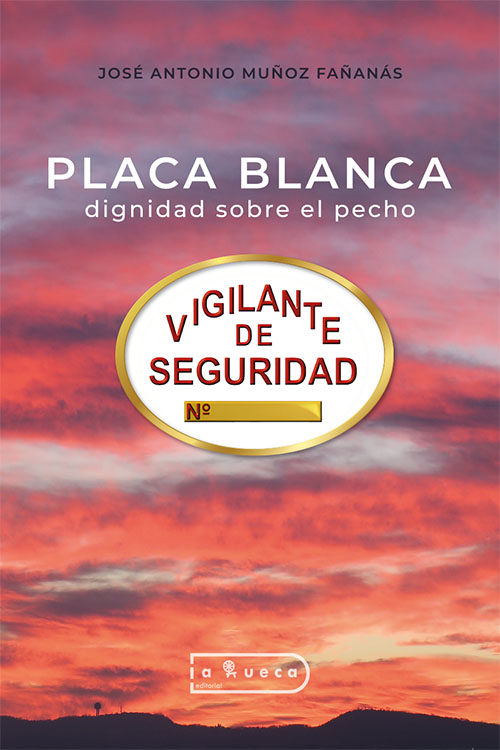 Placa blanca, dignidad sobre el pecho